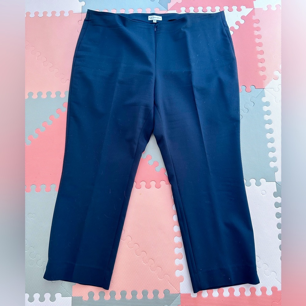 Neiman Marcus Dress Pants Tribeca  Plus Size 18W Black Front Zipper Capri Pants